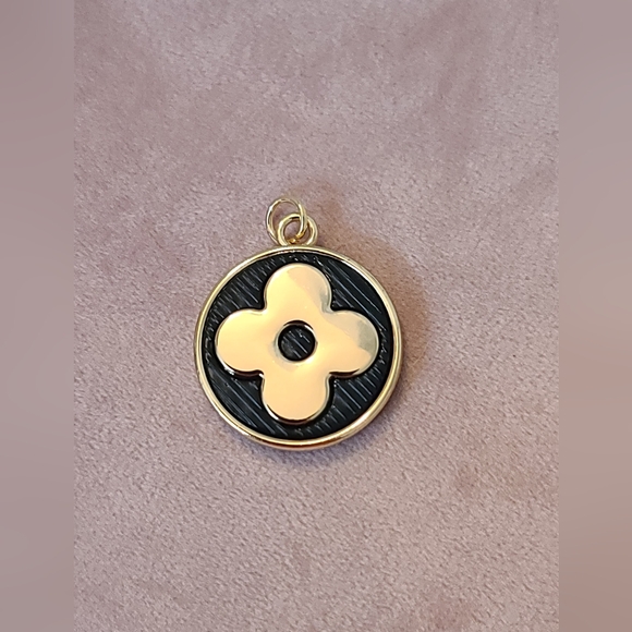Gold and Black Pendant Charm - Picture 1 of 3